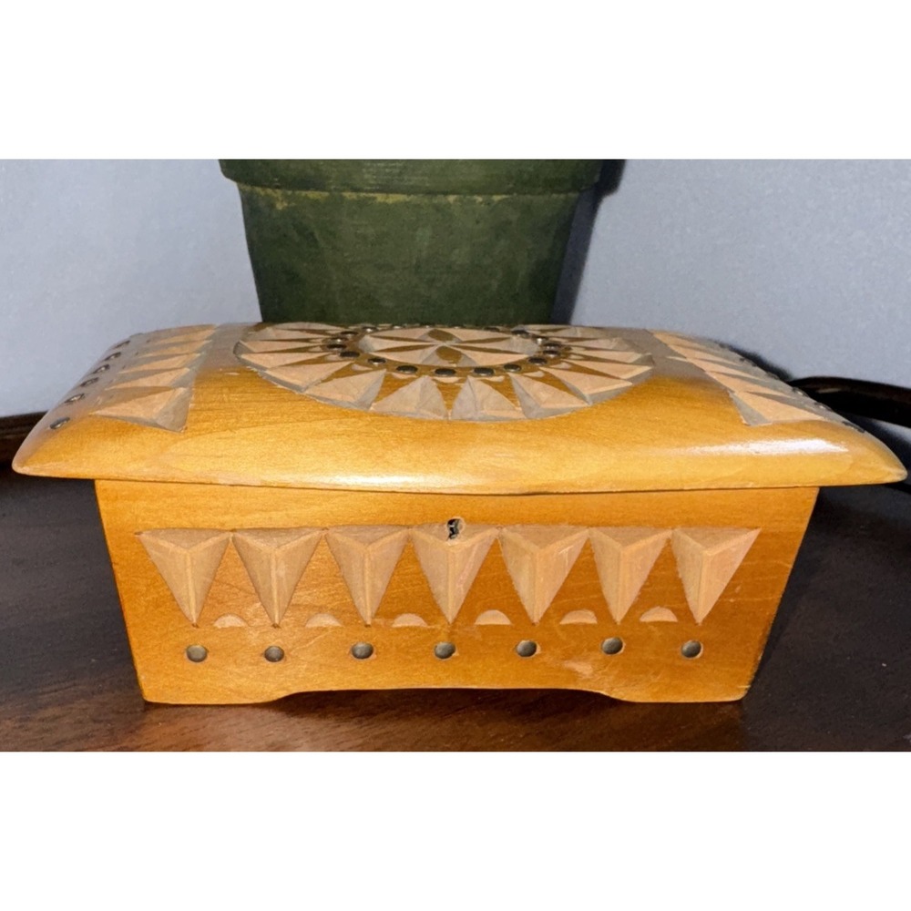 Vtg. Hand Rustic Carved Wooden Jewelry‎ Trinket Box. 7.5"x3"